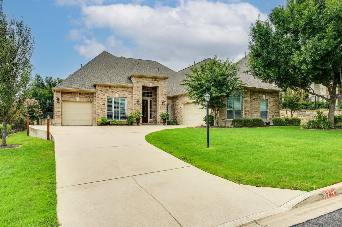 View 117 N Whitley DR in Ridge At Alta Vista 117 N Whitley DR - front exterior - Luxury home in Ridge At Alta Vista, Austin, TX