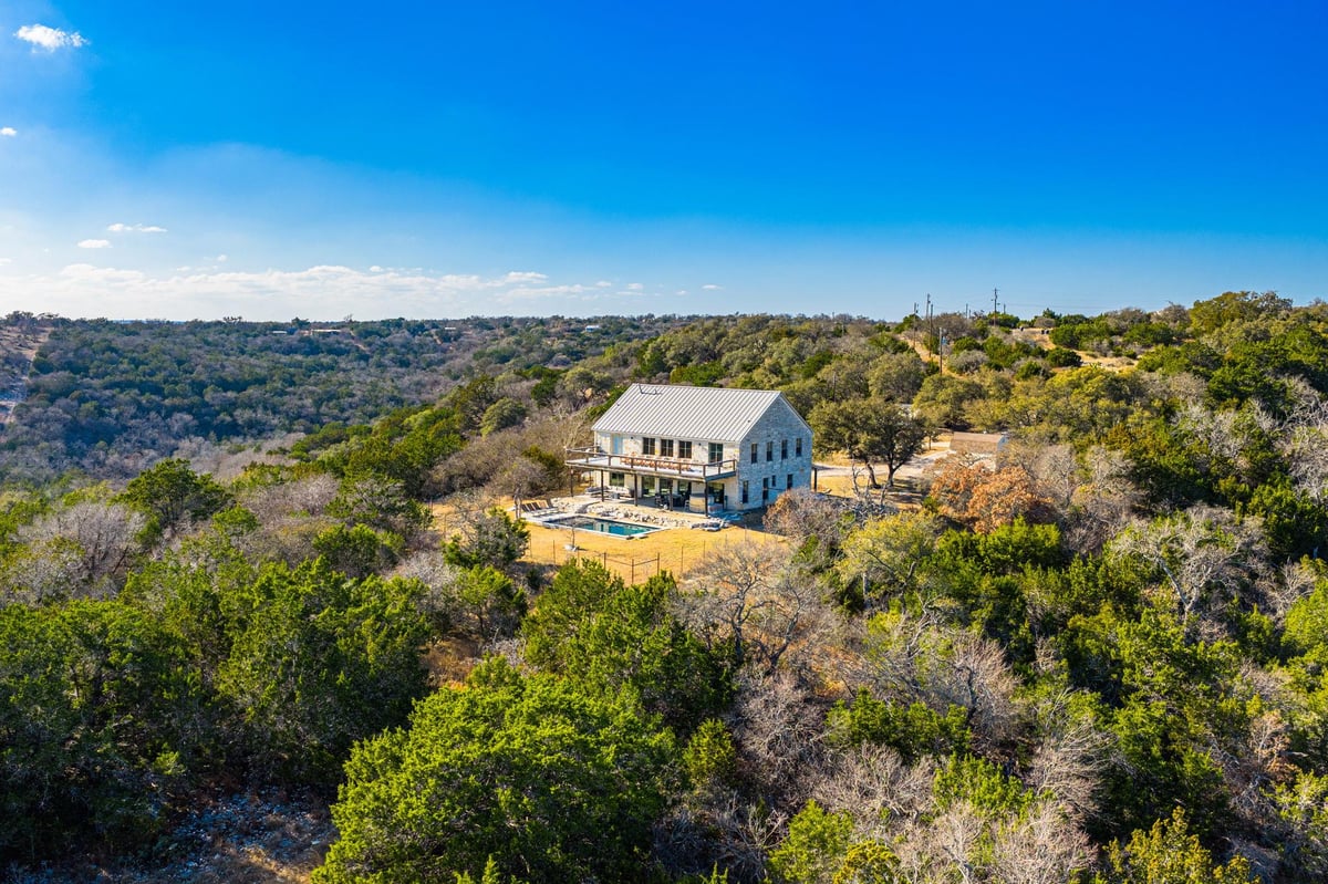 View 117 Point Rd in Alamo Spgs 117 Point Rd - front exterior - Luxury home in Alamo Spgs, Fredericksburg, TX