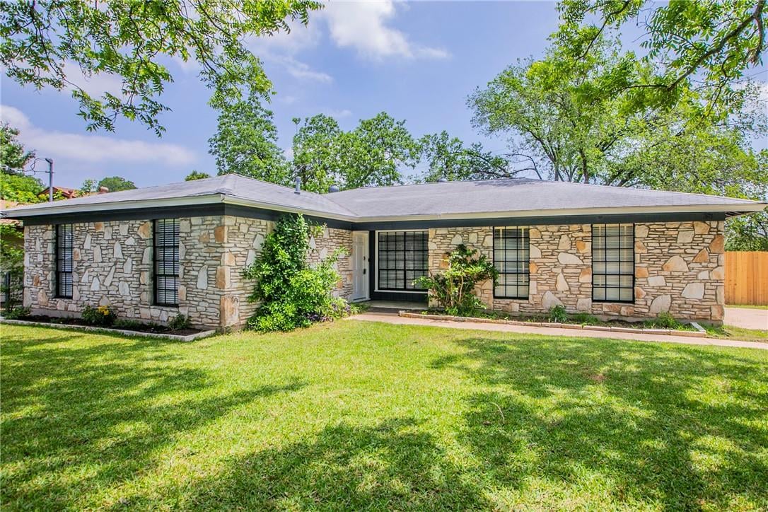 View 1171 Angelina ST in Kealing 1171 Angelina ST - property photo 1 - Luxury home in Kealing, Austin, TX