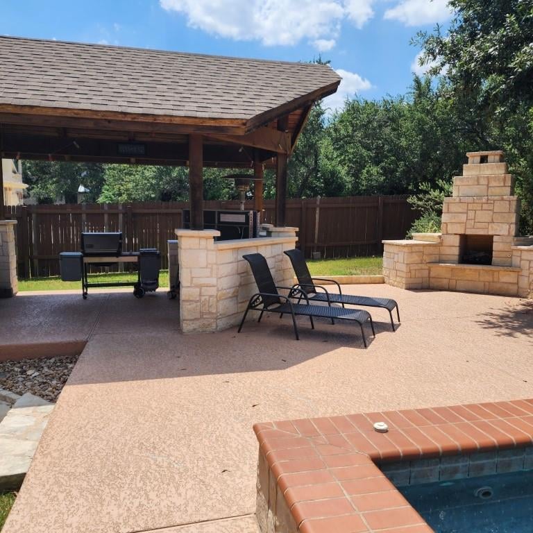 Living area at 11710  Uplands Ridge Dr - 5 bed 3 bath home