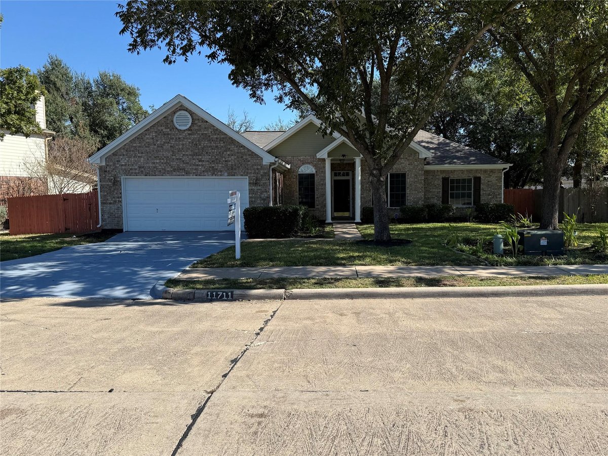 View 11711 W Rydalwater LN in Harris Branch Ph 01-A Sec 02 11711 W Rydalwater LN - front exterior - Luxury home in Harris Branch Ph 01-A Sec 02, Austin, TX