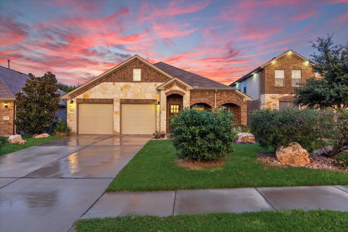View 11713 Arran St in Glencoe Sub Amd 11713 Arran St - front exterior - Luxury home in Glencoe Sub Amd, Austin, TX
