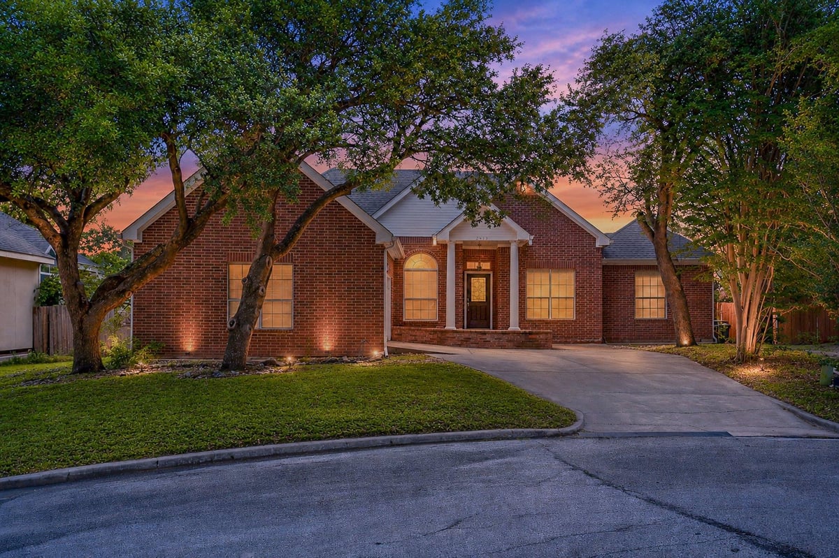 View 11737 Rydalwater Ln in Harris Branch Ph 01-A Sec 02 11737 Rydalwater Ln - front exterior - Luxury home in Harris Branch Ph 01-A Sec 02, Austin, TX