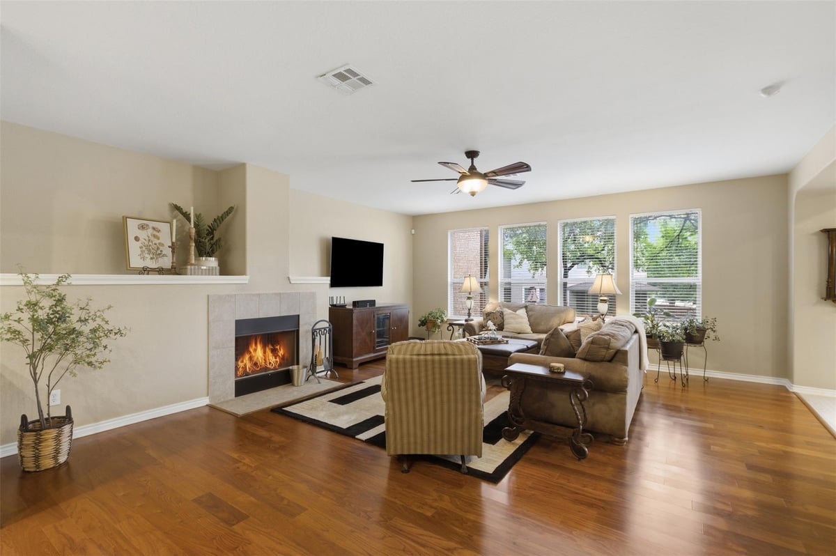 Living area at 118 Breakaway Rd - 5 bed 3 bath home