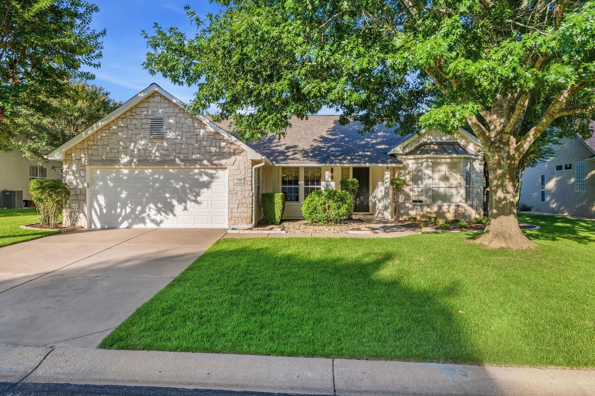 118 Cold Springs DR - front exterior - Luxury home in Sun City Georgetown Neighborhood 02 Amd B, Georgetown, TX