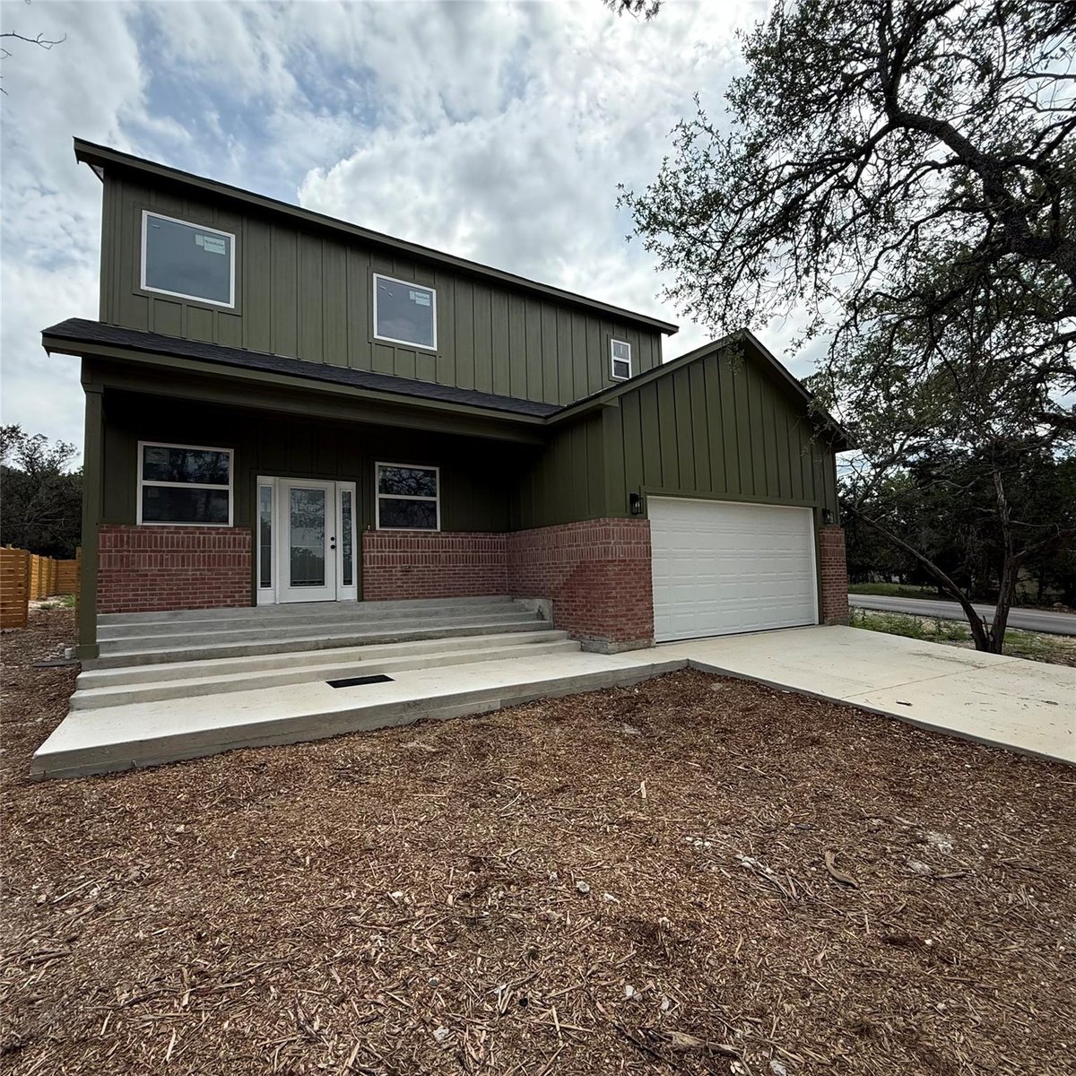 Living area at 118 Crazy Cross Rd - 4 bed 3 bath home