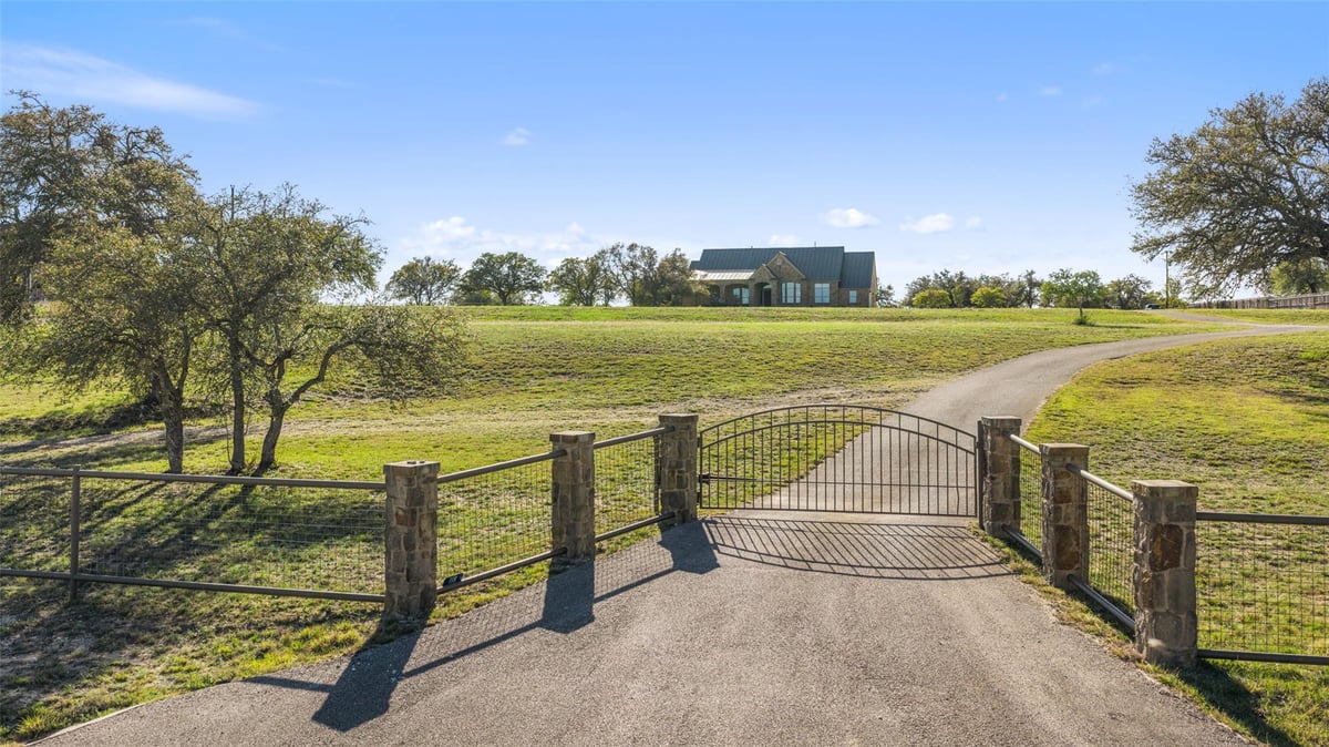 View 118 Landons WAY in Landons Crossing 118 Landons WAY - front exterior - Luxury home in Landons Crossing, Blanco, TX