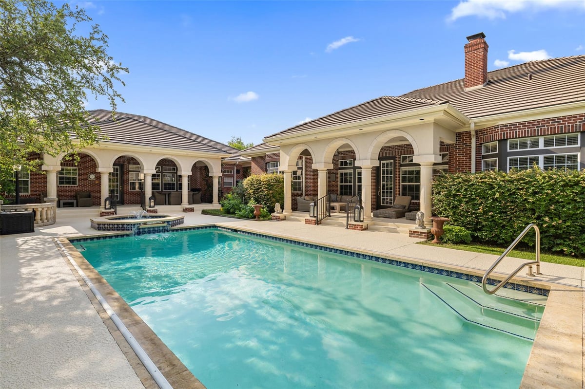 118 Lido St - front exterior - Luxury home in Lakeway, Austin, TX