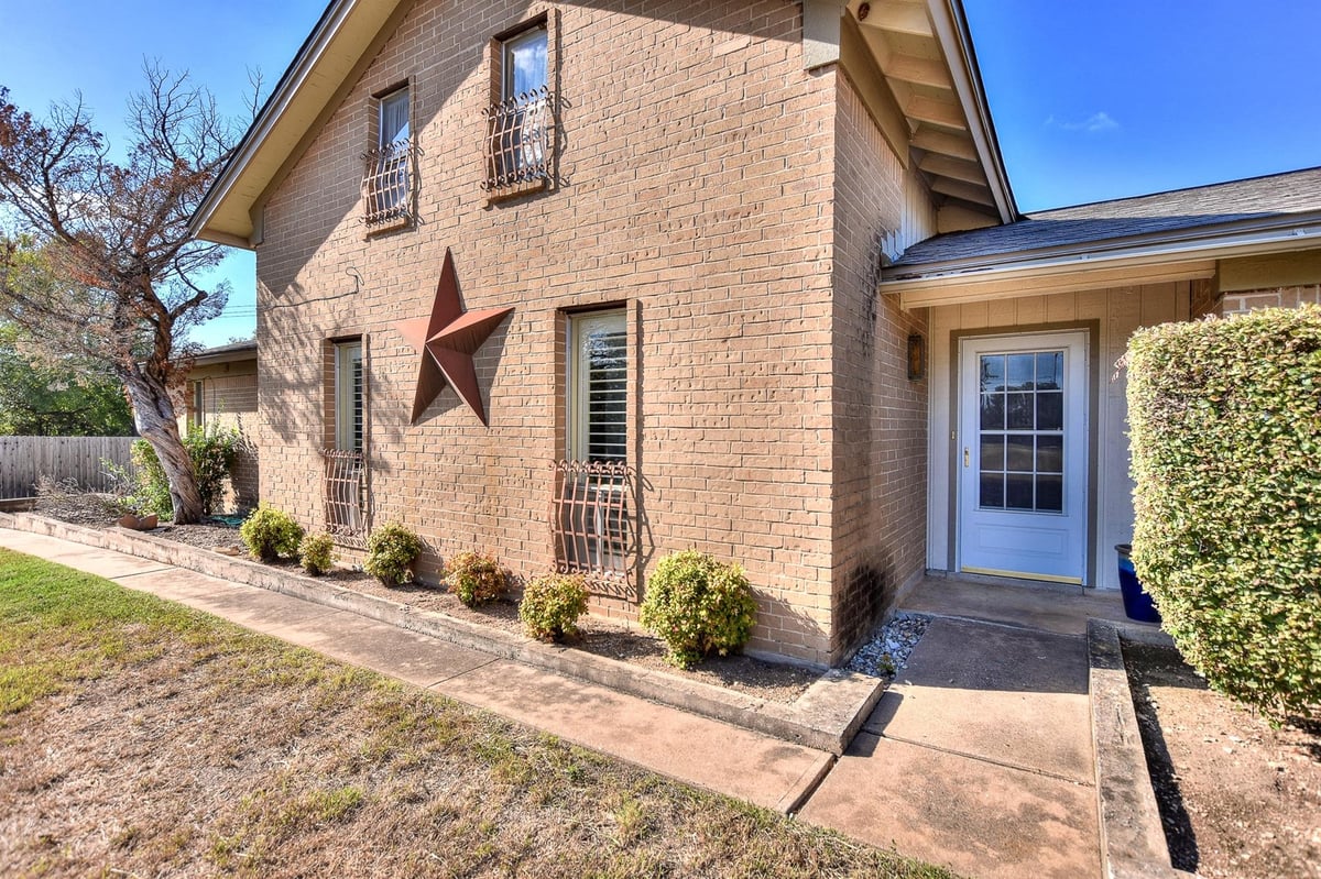Kitchen at 118  Oak Ridge Cir - 3 bed 3 bath home