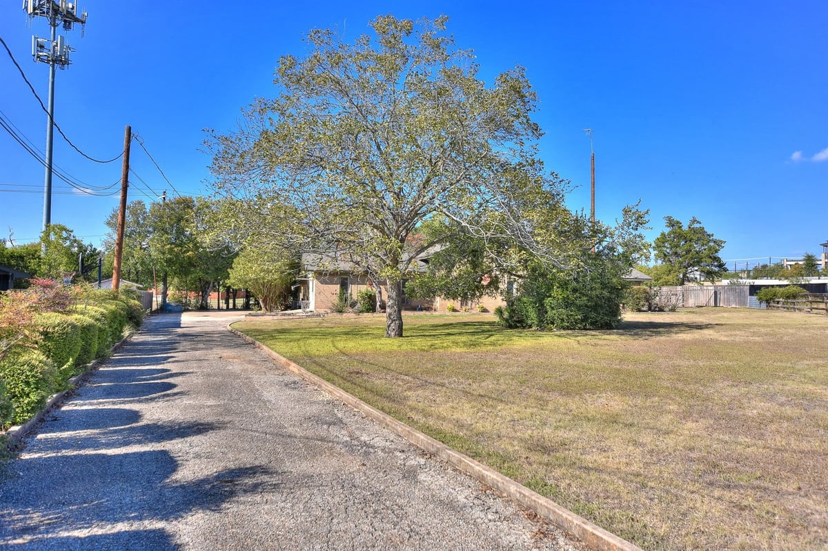 Primary bedroom at 118  Oak Ridge Cir - 3 bed 3 bath home