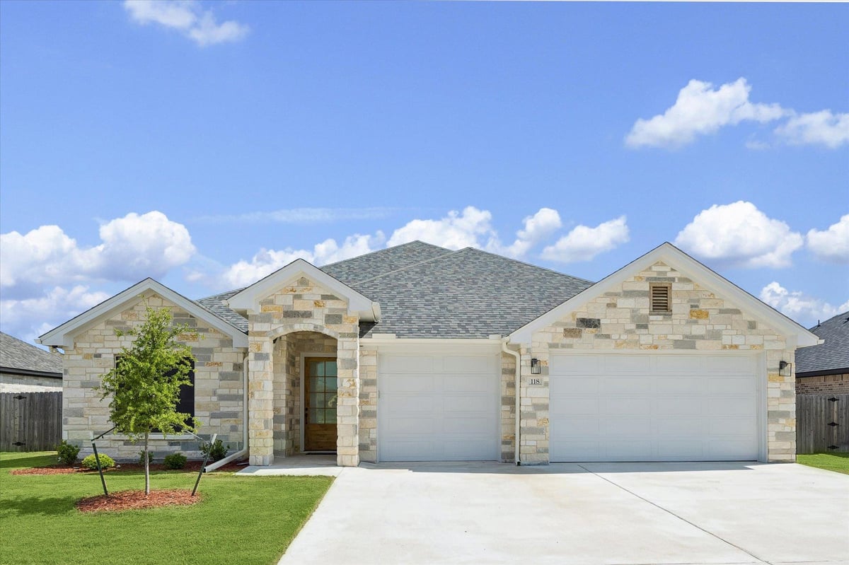 View 118 Overlook TRL in Valley at Great Hills 118 Overlook TRL - front exterior - Luxury home in Valley at Great Hills, Copperas Cove, TX