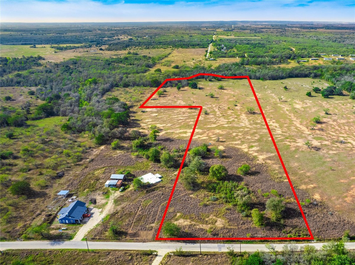 View Lot 2 Bugtussle LN in NONE Lot 2 Bugtussle LN - property photo 1 - Luxury lot in NONE, Luling, TX
