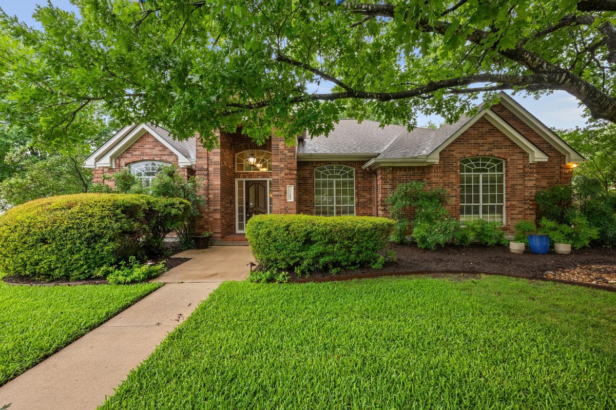 11806 Silkwood Cv - front exterior - Luxury home in Shady Hollow Sec 02-A Ph 02, Austin, TX