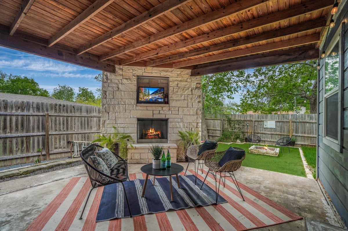 Living area at 11807 Dove Haven Dr - 3 bed 2 bath home