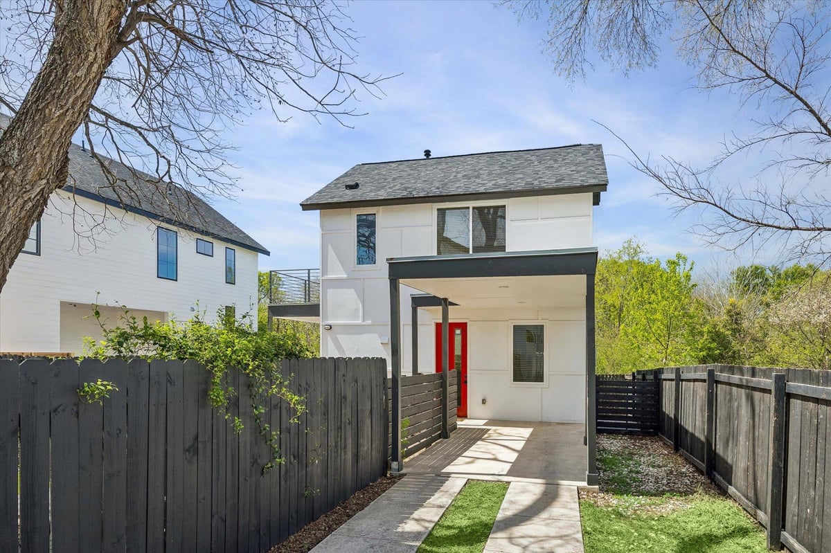 View 1182 Ridgeway DR Unit #B in Homewood Heights 1182 Ridgeway DR Unit #B - property photo 1 - Luxury home in Homewood Heights, Austin, TX