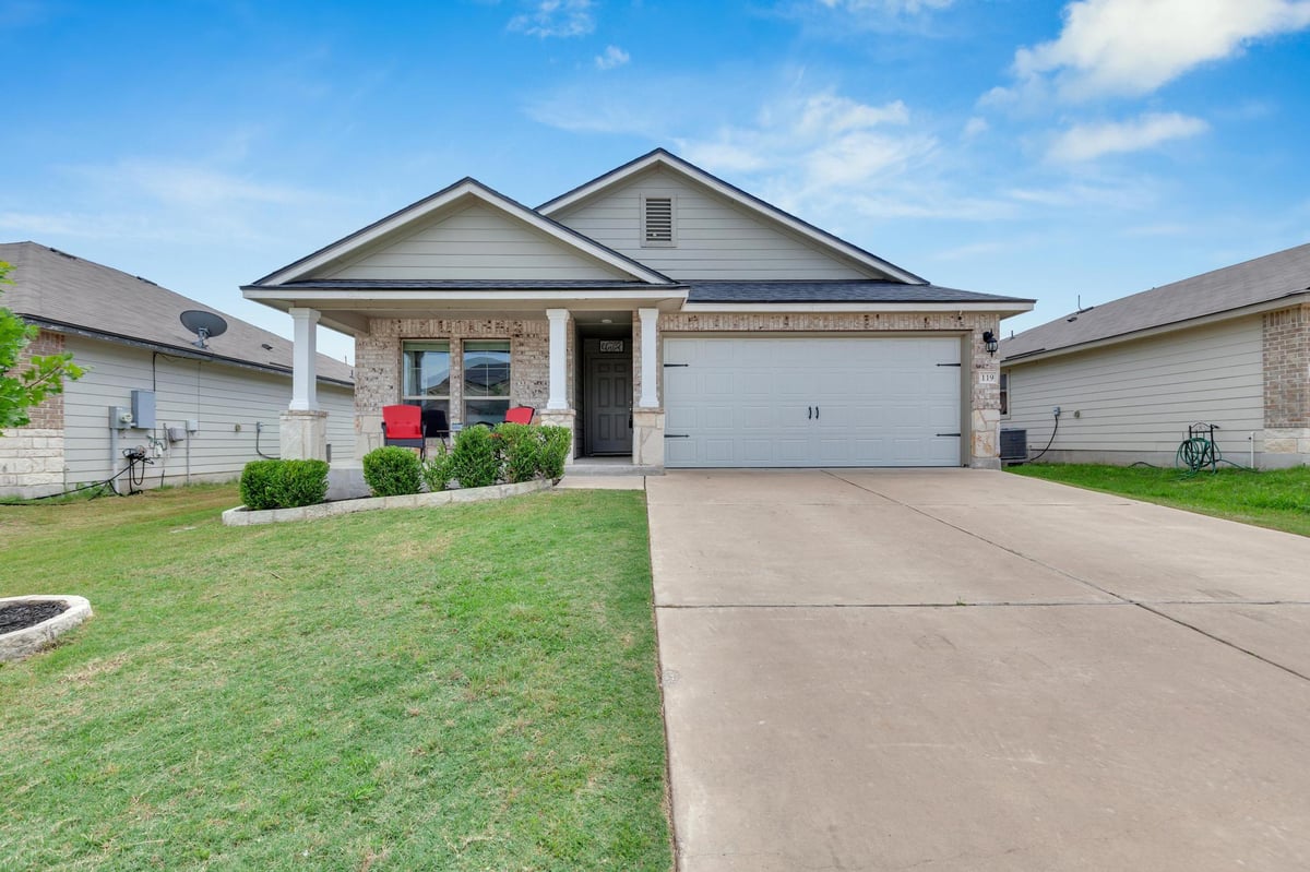 119 Beth Ann LOOP - front exterior - Luxury home in Avery Glen, Taylor, TX