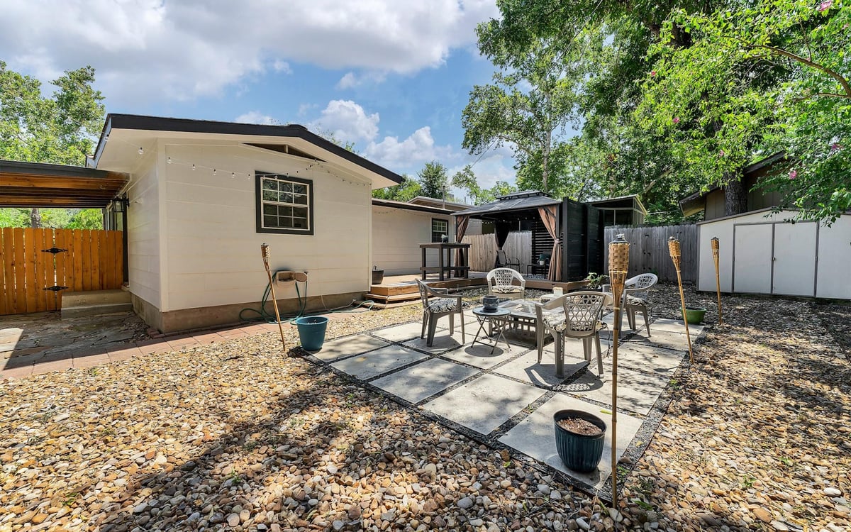 View 119 Coleman ST in Brinwood Sec 01 119 Coleman ST - property photo 1 - Luxury home in Brinwood Sec 01, Austin, TX