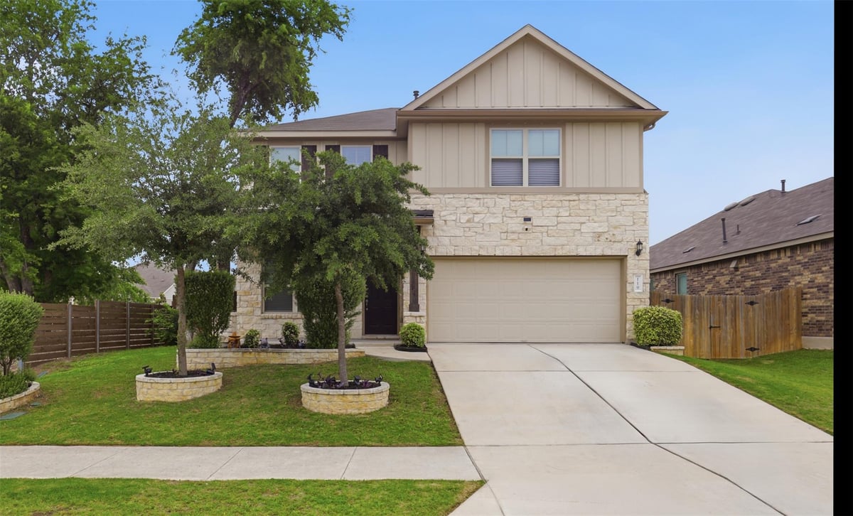 View 119 Duroc Dr in Hutto Xing Ph 4 Sec 10 119 Duroc Dr - front exterior - Luxury home in Hutto Xing Ph 4 Sec 10, Hutto, TX