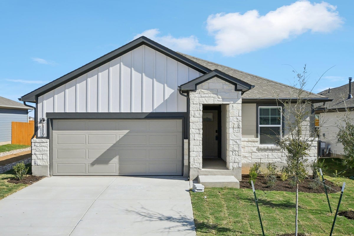 View 119 Holmby Dr in Prairie Winds 119 Holmby Dr - front exterior - Luxury home in Prairie Winds, Hutto, TX