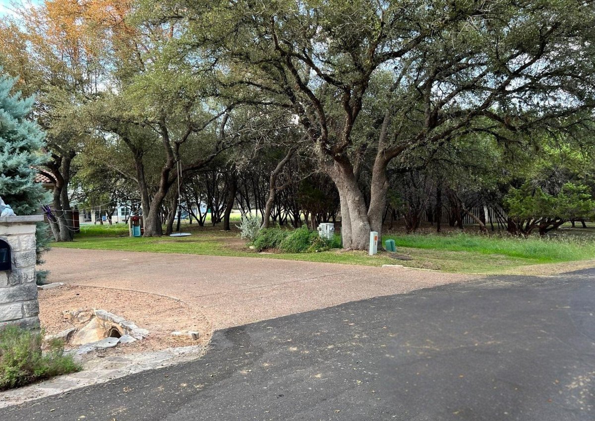 View 119 Indian Bend DR in Lakeway 119 Indian Bend DR - property photo 1 - Luxury lot in Lakeway, Austin, TX