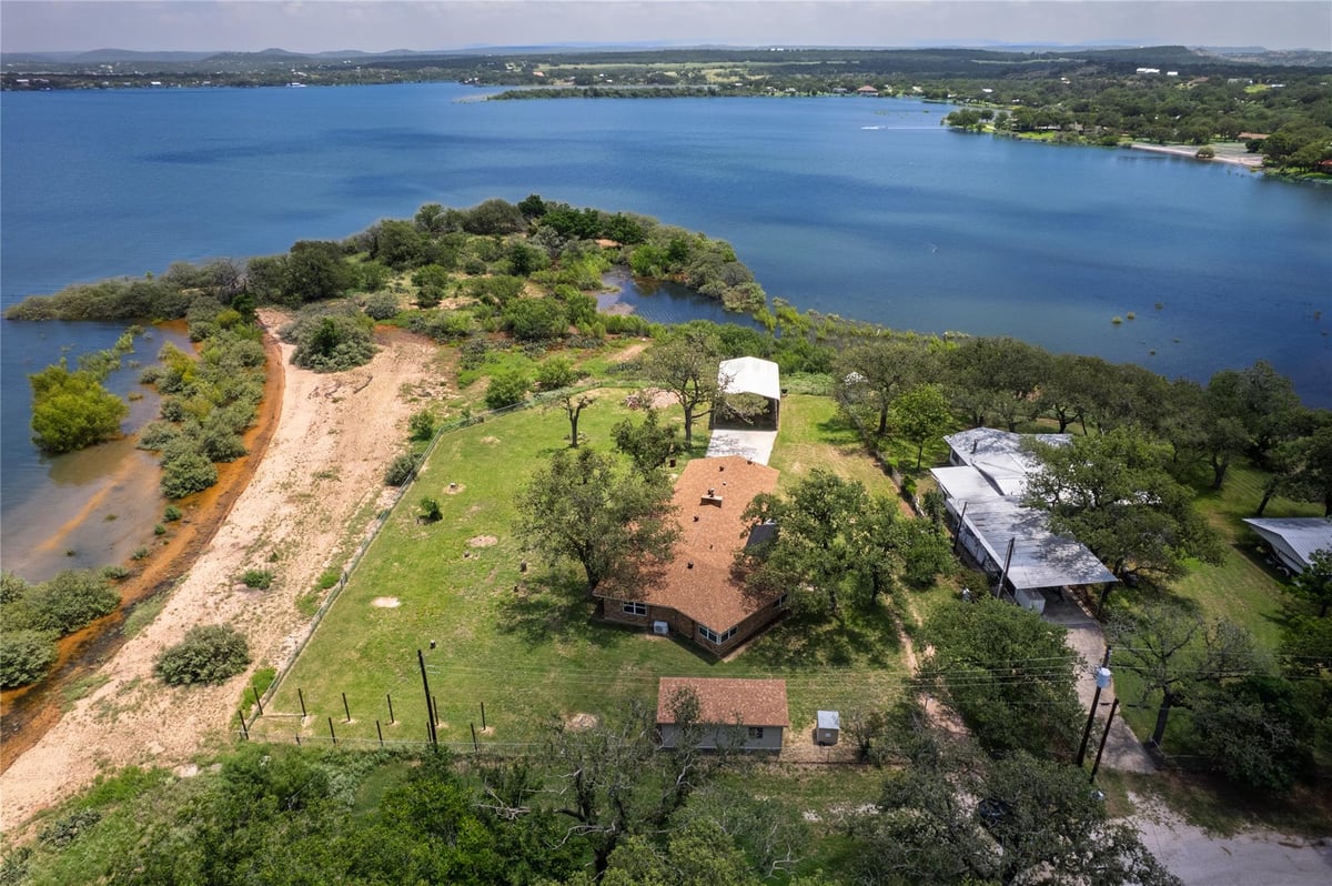 View 119 Lasso Loop in Cassie 119 Lasso Loop - property photo 1 - Luxury home in Cassie, Burnet, TX