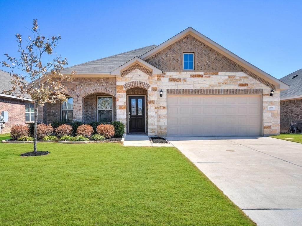 View 11901 Arran St in Glencoe Sub Amd 11901 Arran St - front exterior - Luxury home in Glencoe Sub Amd, Austin, TX