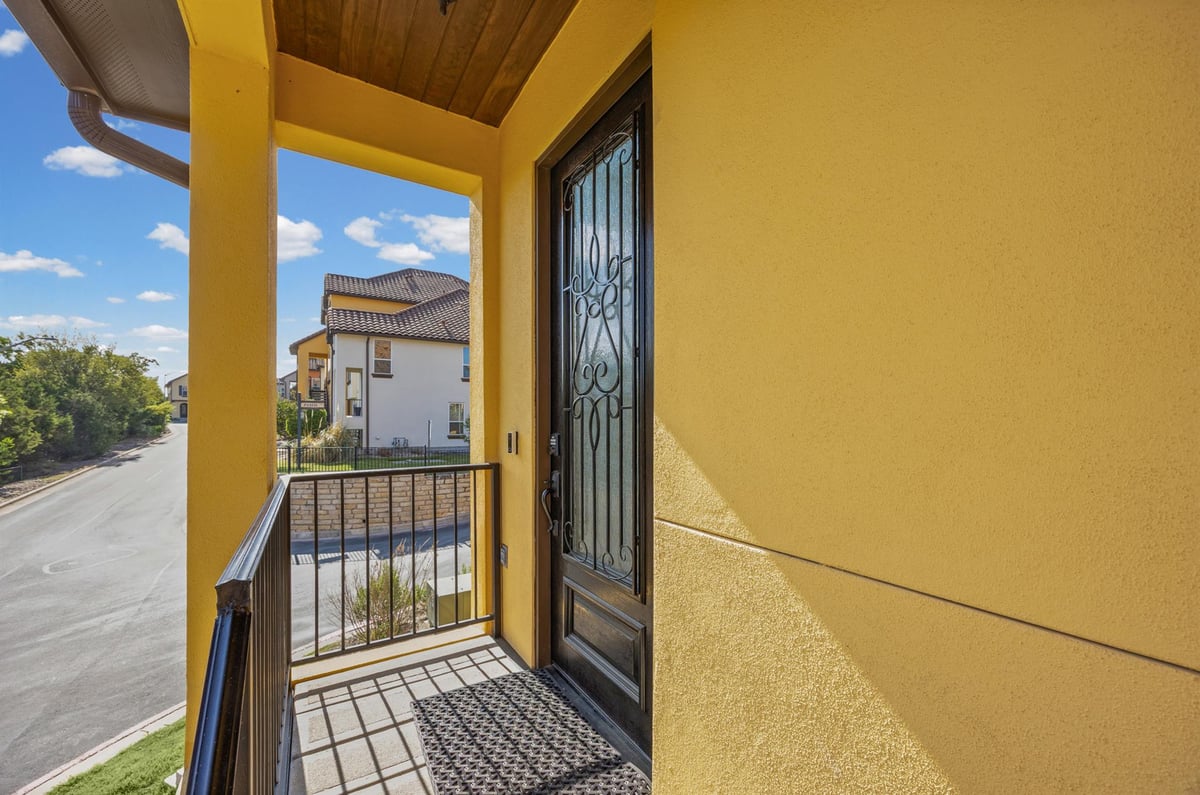 Living area at 11901 Terraza Cir Unit #44 - 3 bed 2 bath home