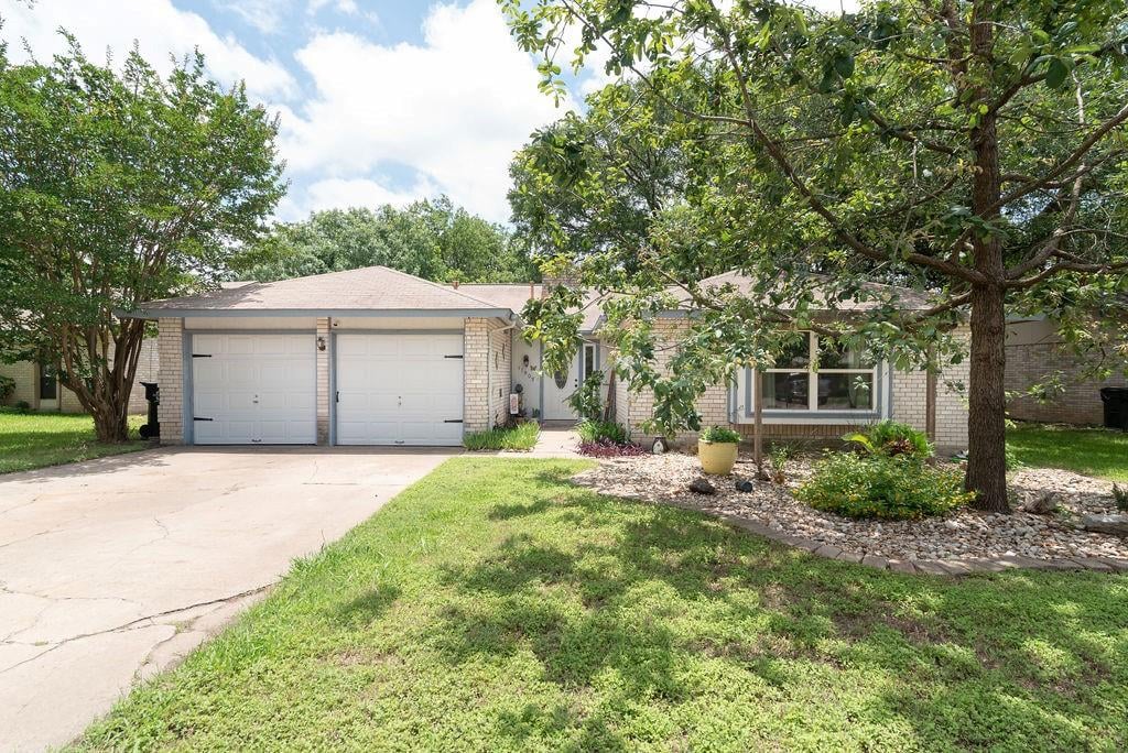 View 11903 Swan Dr in Woodland Village Anderson Mill Sec 02 Ph 02 11903 Swan Dr - front exterior - Luxury home in Woodland Village Anderson Mill Sec 02 Ph 02, Austin, TX