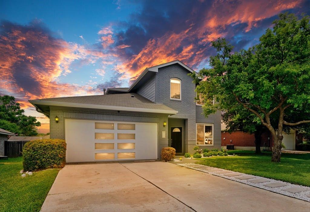 View 11909 Battle Bridge Dr in Southland Oaks Sec 04 Ph C 11909 Battle Bridge Dr - front exterior - Luxury home in Southland Oaks Sec 04 Ph C, Austin, TX