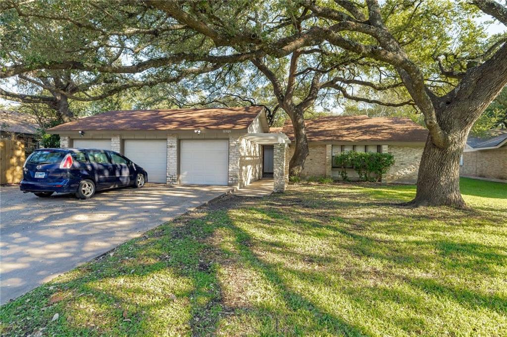 View 11909 CHARING CROSS Rd in BARRINGTON OAKS 1 11909 CHARING CROSS Rd - front exterior - Luxury home in BARRINGTON OAKS 1, Austin, TX