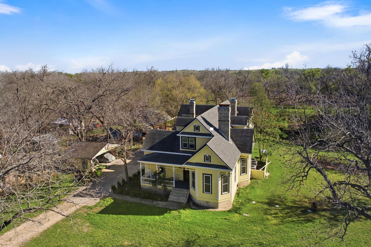 View 11910 FM 1660 Fm 1660 in Farley 11910 FM 1660 Fm 1660 - front exterior - Luxury home in Farley, Hutto, TX