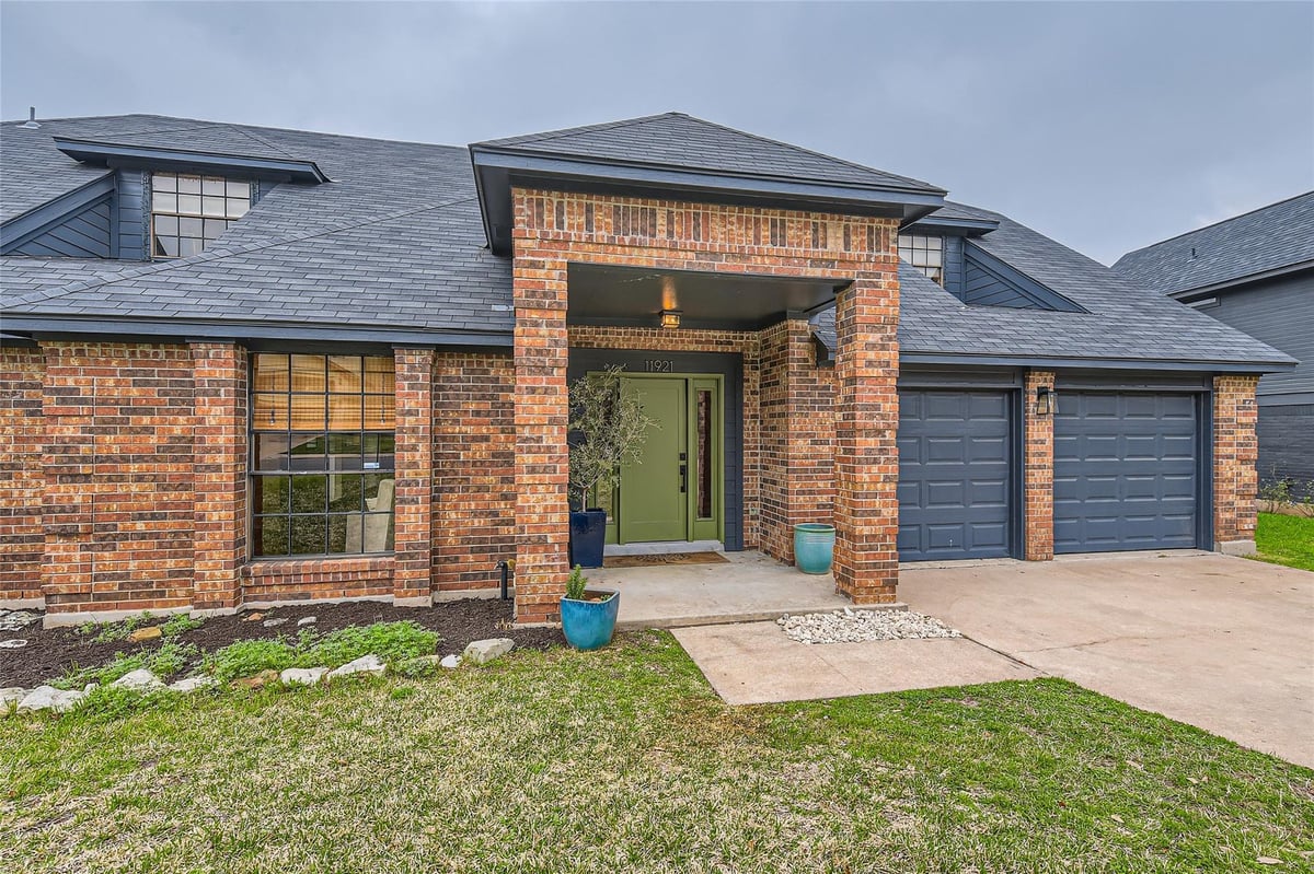View 11921 Bittern Holw in Gracywoods Sec 08 11921 Bittern Holw - front exterior - Luxury home in Gracywoods Sec 08, Austin, TX