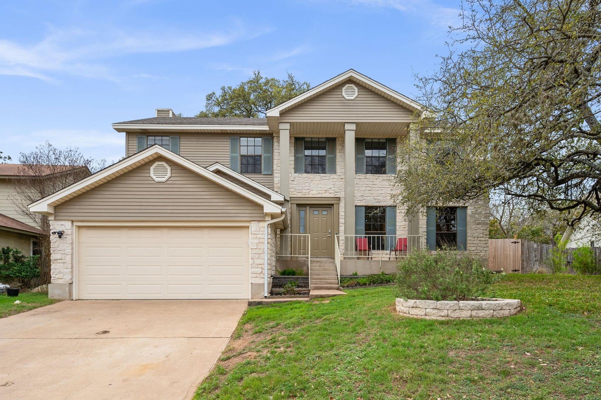View 11942 Bittern Holw in Gracywoods Sec 08 11942 Bittern Holw - front exterior - Luxury home in Gracywoods Sec 08, Austin, TX