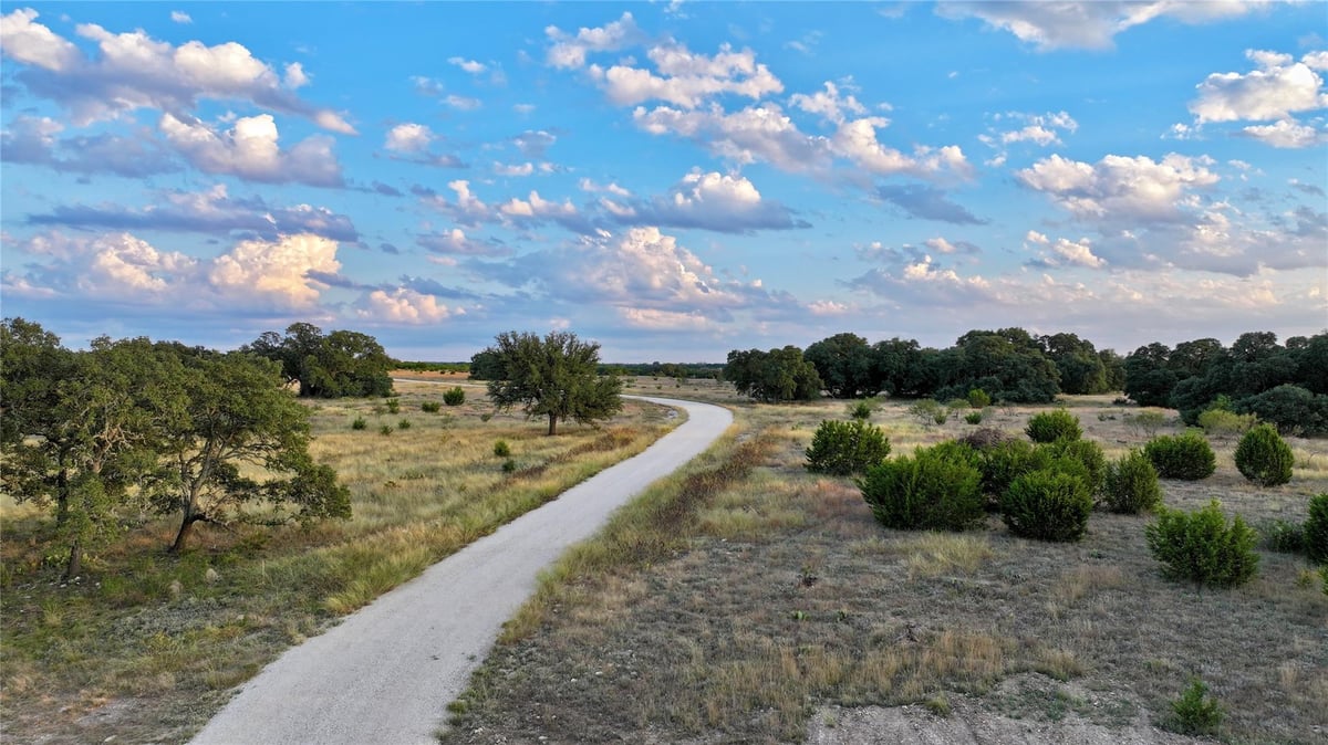 View 12 Bluestem Ln N in Buffalo Pass 12 Bluestem Ln N - property photo 1 - Luxury lot in Buffalo Pass, Lampasas, TX