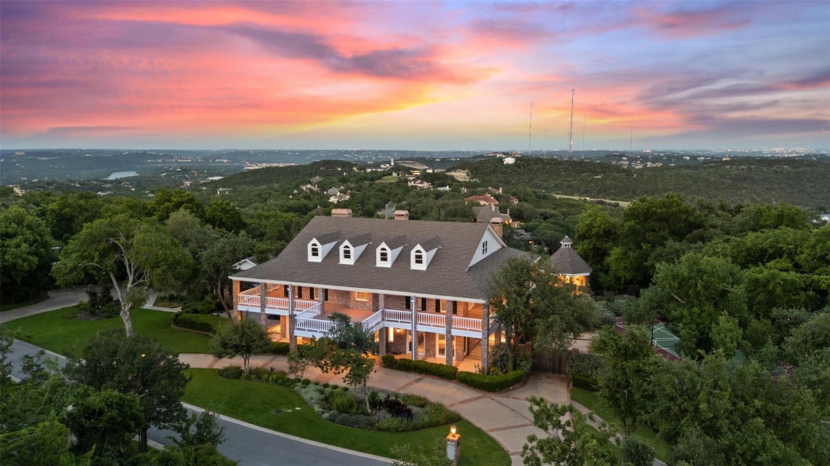 12 Hedge Ln - front exterior - Luxury home in Rob Roy, Austin, TX