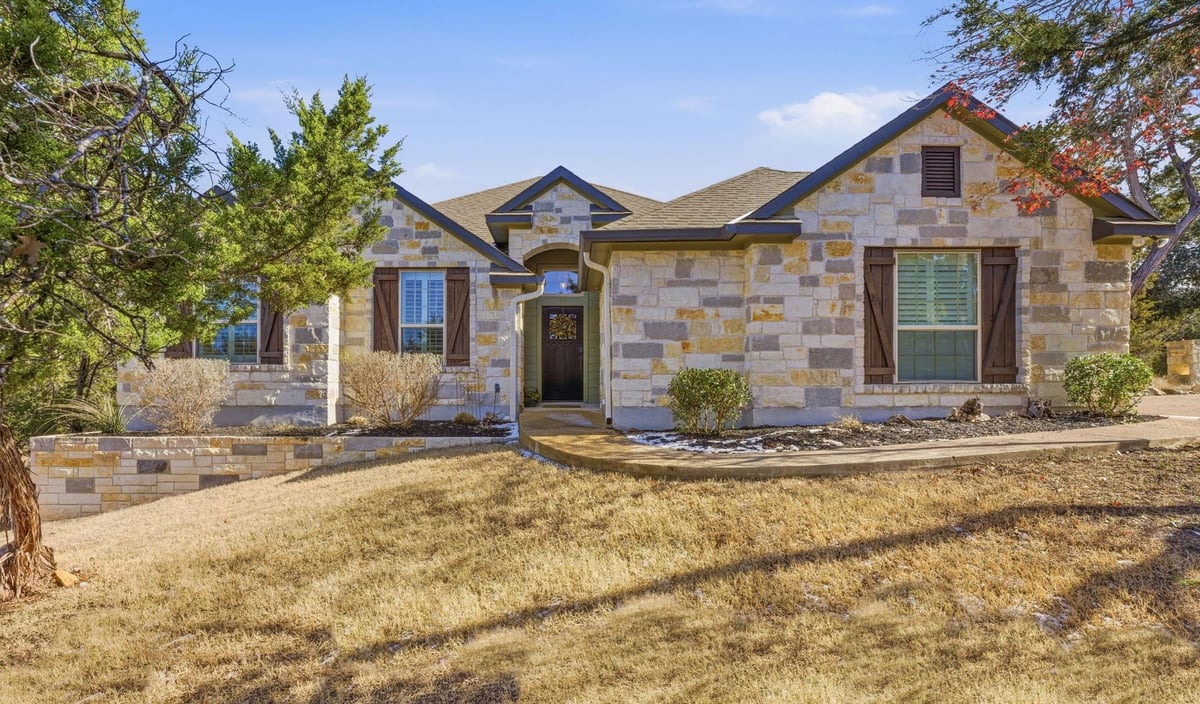 View 12 Tanglewood Trl in Woodcreek Sec 20 12 Tanglewood Trl - property photo 1 - Luxury home in Woodcreek Sec 20, Wimberley, TX