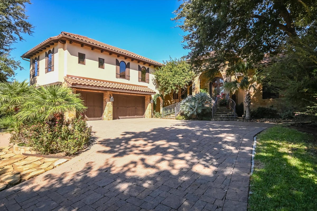 120 Applehead Island Dr - front exterior - Luxury home in Applehead Island, Horseshoe Bay, TX