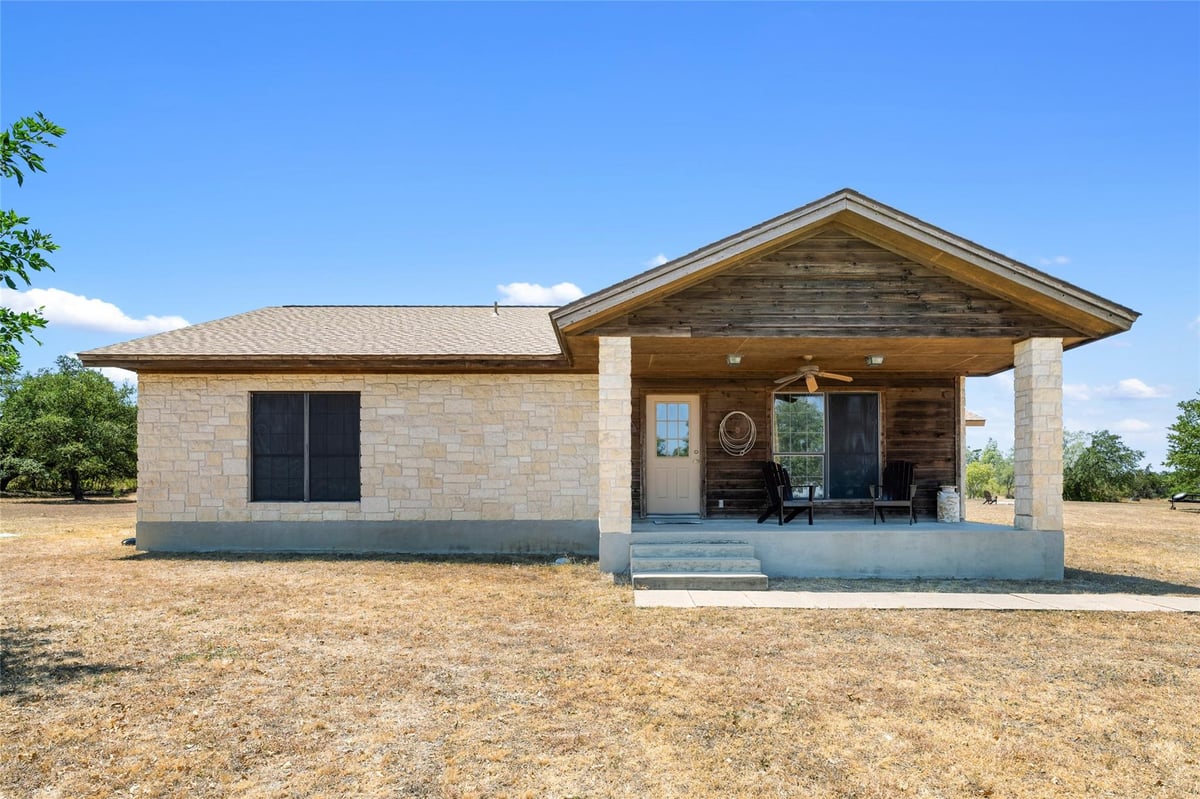 Living area at 120 Craigen Rd - Manlove, Liberty Hill, TX