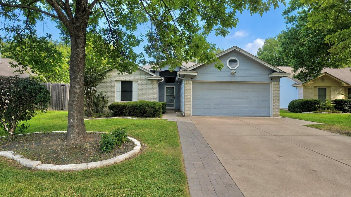 120 Evergreen CIR - property photo 1 - Luxury home in Amended Crystal Knoll Terrace Un 02, Georgetown, TX