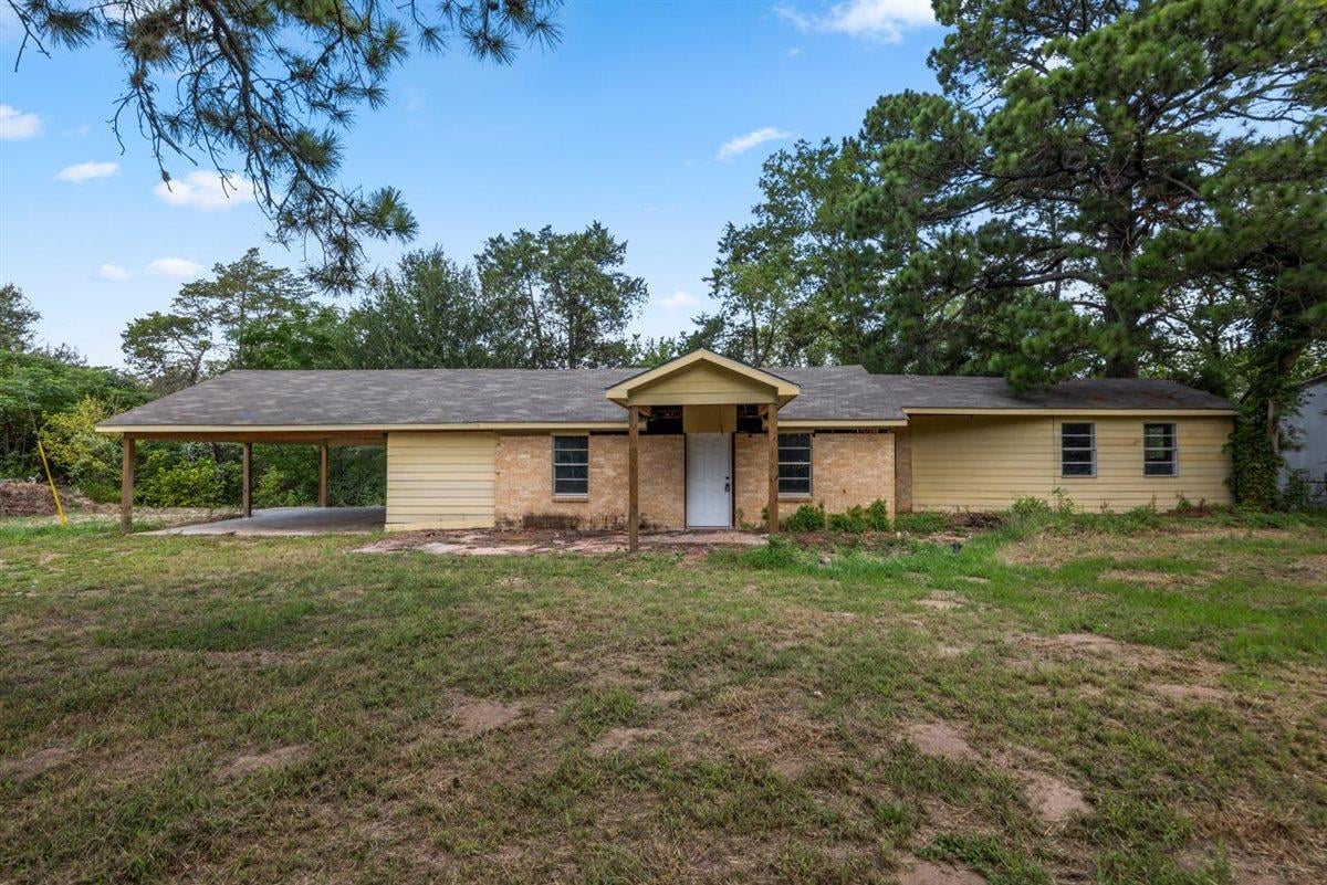 View 120 Faldyn ST in Lake Bastrop Estates Un 3 120 Faldyn ST - property photo 1 - Luxury home in Lake Bastrop Estates Un 3, Bastrop, TX