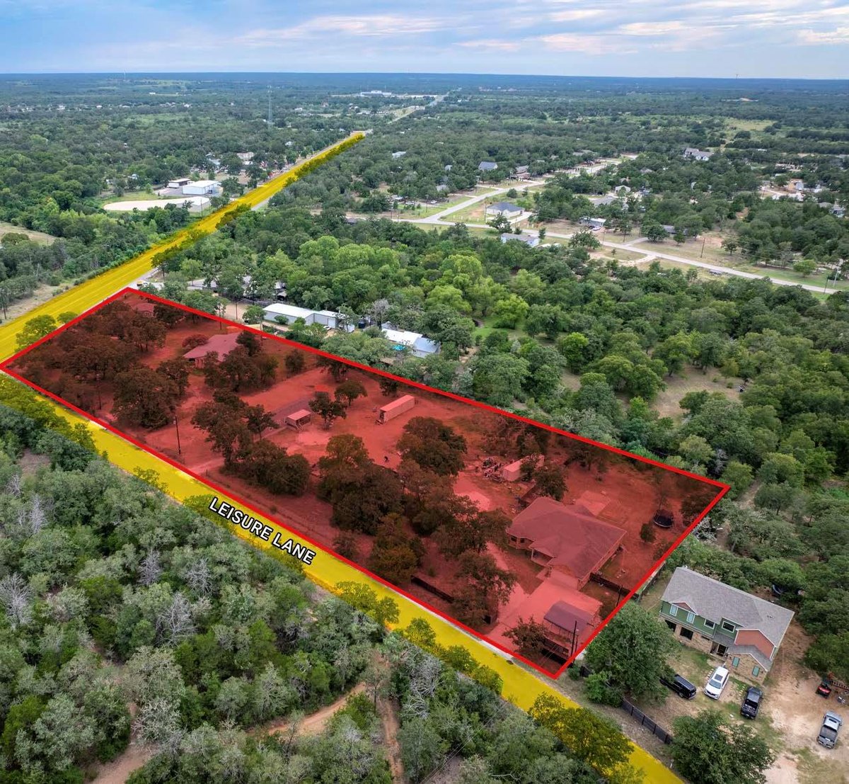 View 120 Leisure Ln in Rolling Oaks 120 Leisure Ln - front exterior - Luxury home in Rolling Oaks, Cedar Creek, TX