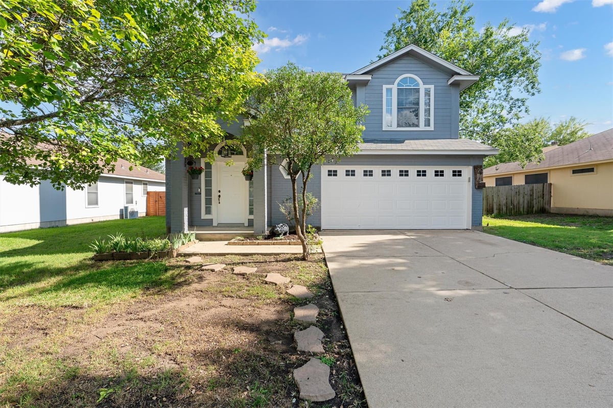 View 120 Meadowside DR in Creekside Estates Sec 1 120 Meadowside DR - front exterior - Luxury home in Creekside Estates Sec 1, Hutto, TX
