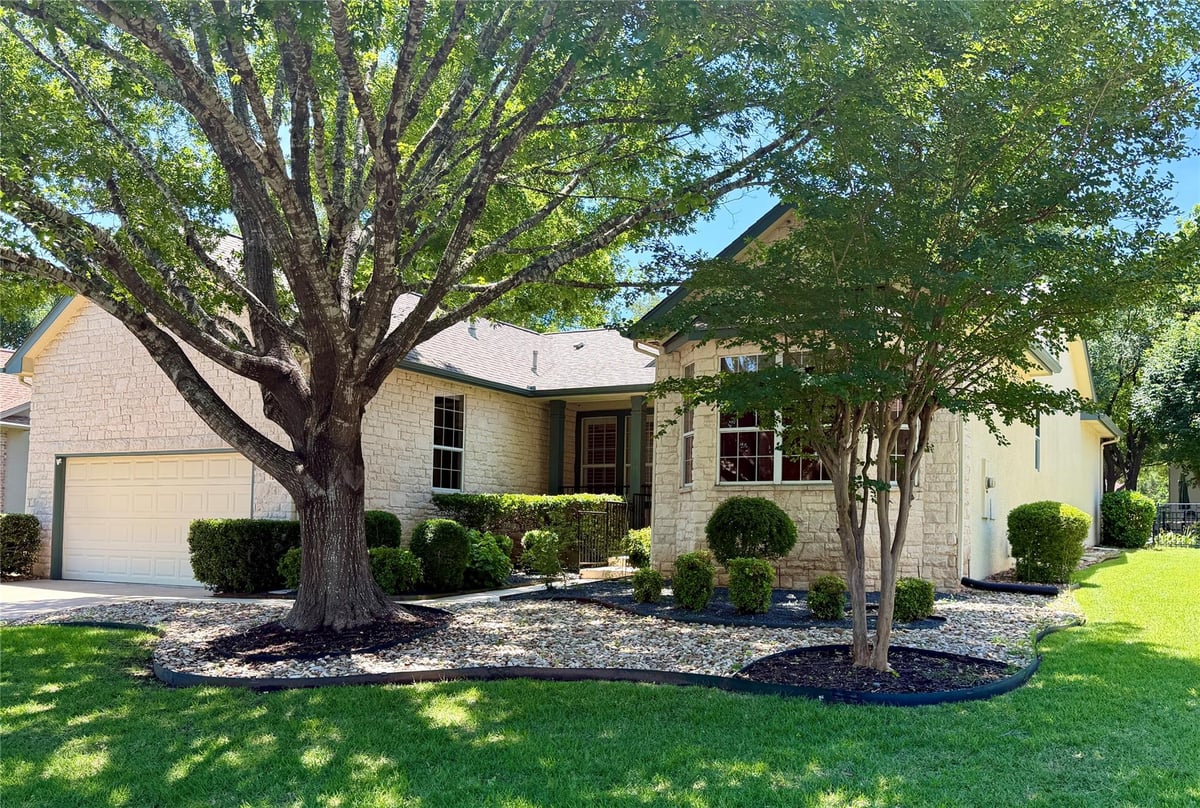 120 Mountain Laurel WAY - front exterior - Luxury home in Sun City Georgetown Neighborhood 04, Georgetown, TX