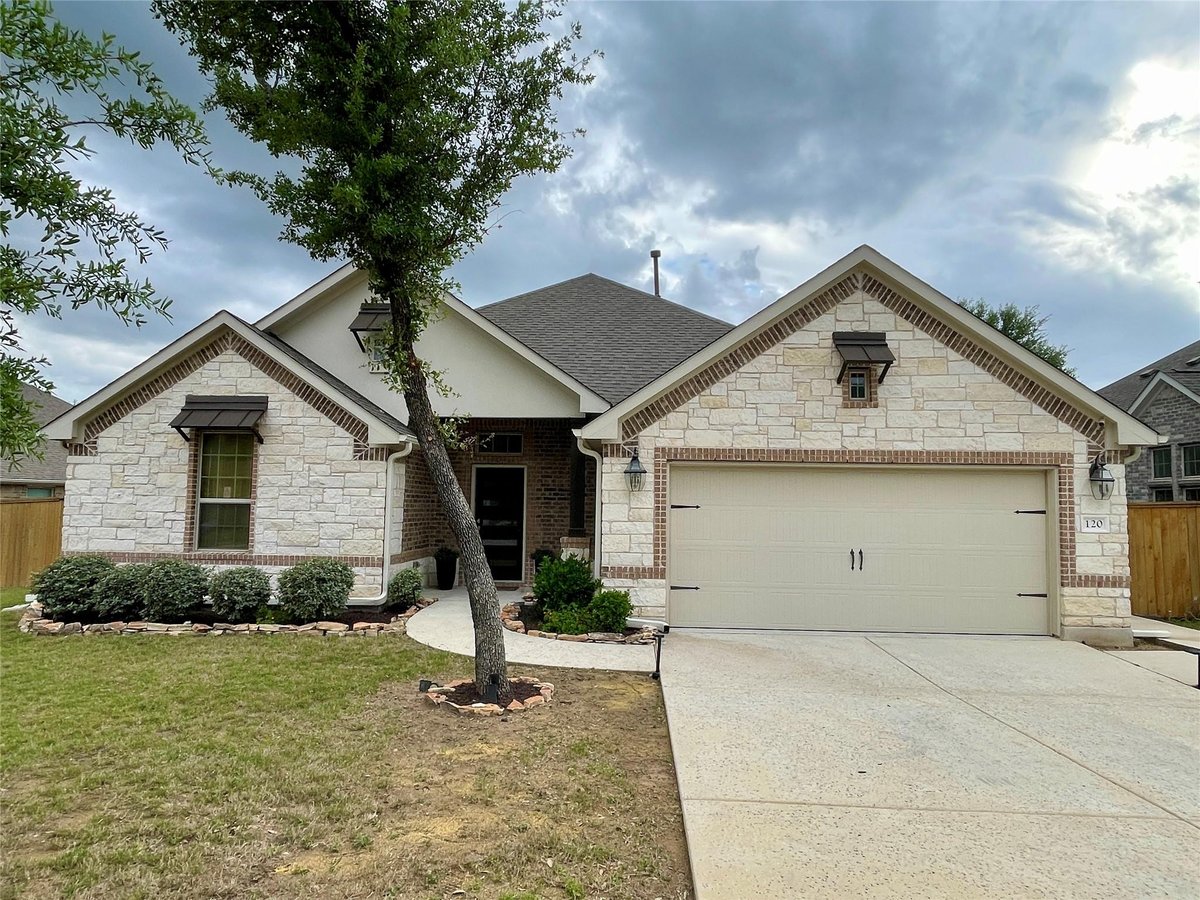 120 Sail Wind WAY - front exterior - Luxury home in Lakeside Ph 3, Georgetown, TX