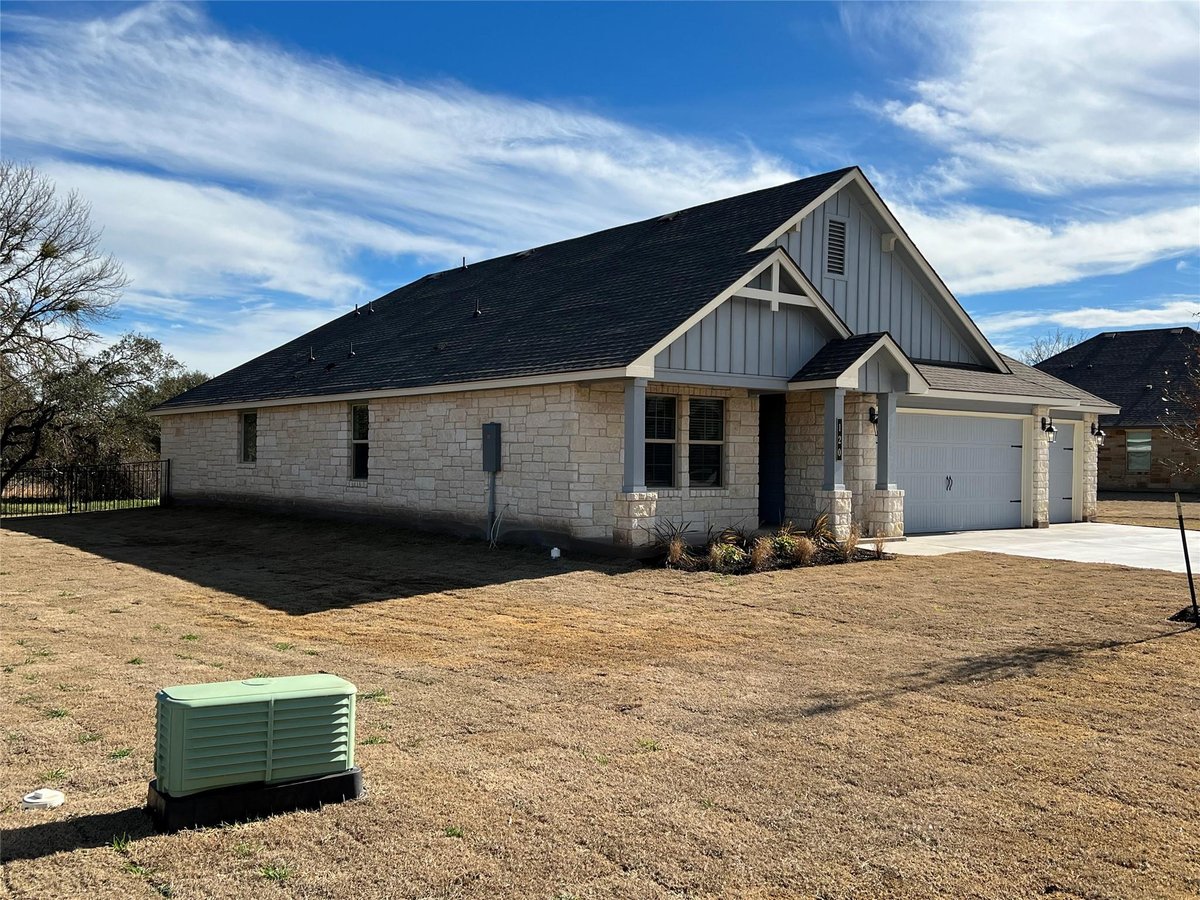View 120 Tom Kite Dr in Delaware Springs 120 Tom Kite Dr - front exterior - Luxury home in Delaware Springs, Burnet, TX