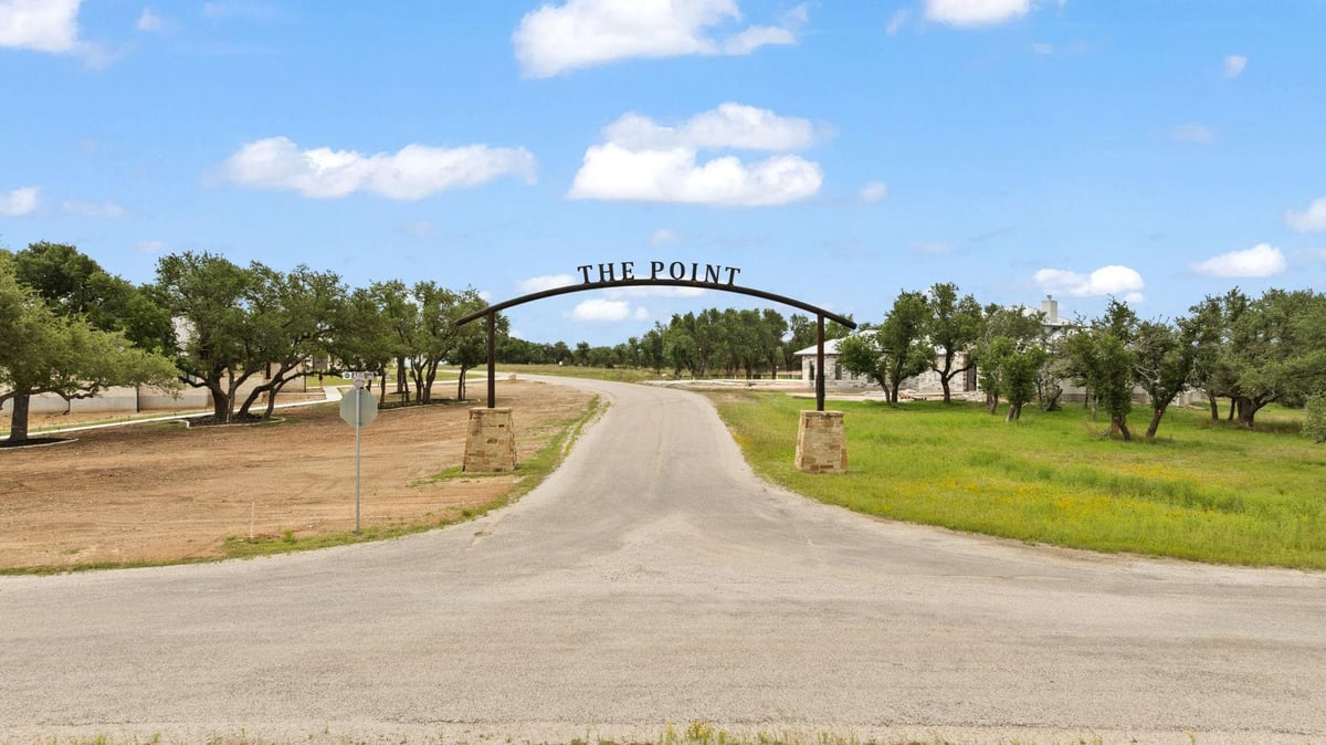 View 120 Trophy Oak Pt in Vineyard Rdg Sub 120 Trophy Oak Pt - front exterior - Luxury lot in Vineyard Rdg Sub, Fredericksburg, TX