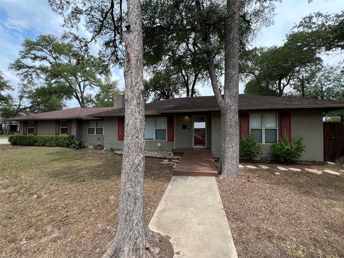 View 1200 Bentwood RD in Delwood Sec 02 1200 Bentwood RD - property photo 1 - Luxury home in Delwood Sec 02, Austin, TX