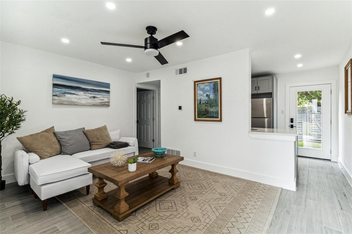 View 1200 E 52nd St Unit #106 in C D N Add 02 1200 E 52nd St Unit #106 - front exterior - Luxury home in C D N Add 02, Austin, TX