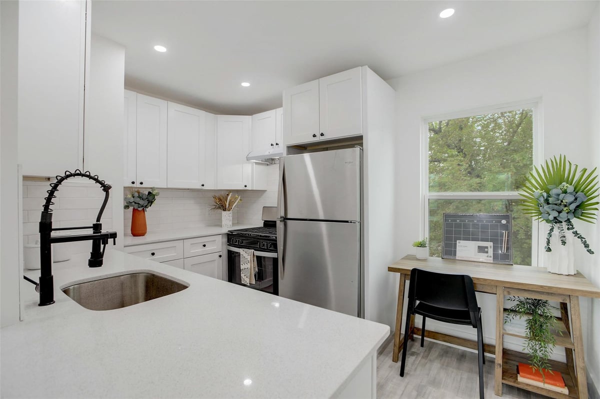 View 1200 E 52nd St Unit #206 in C D N Add 02 1200 E 52nd St Unit #206 - front exterior - Luxury home in C D N Add 02, Austin, TX