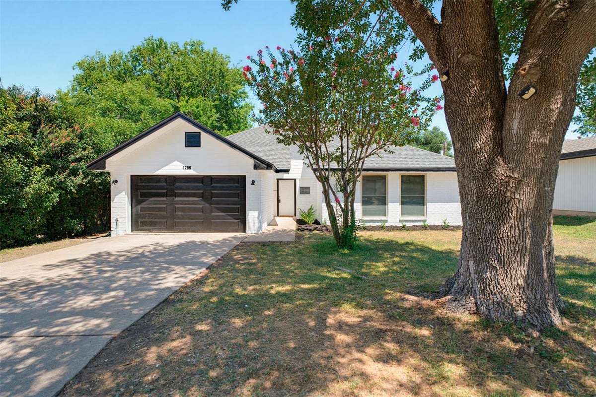 View 1200 Nottingham Hill RD in Kensington Place Sec 03 1200 Nottingham Hill RD - property photo 1 - Luxury home in Kensington Place Sec 03, Round Rock, TX